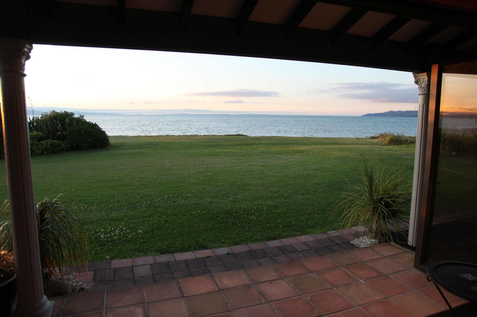Te Puru Beach Lodge Bagian luar foto